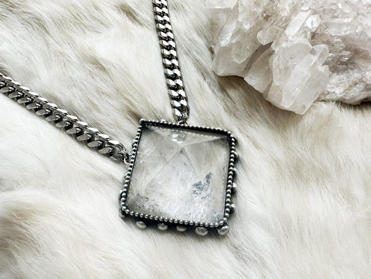 Queens Chamber power necklace