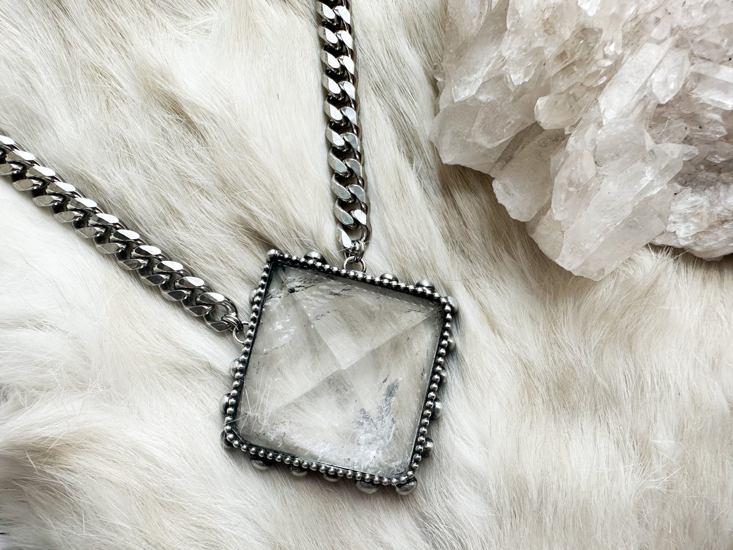 Queens Chamber power necklace