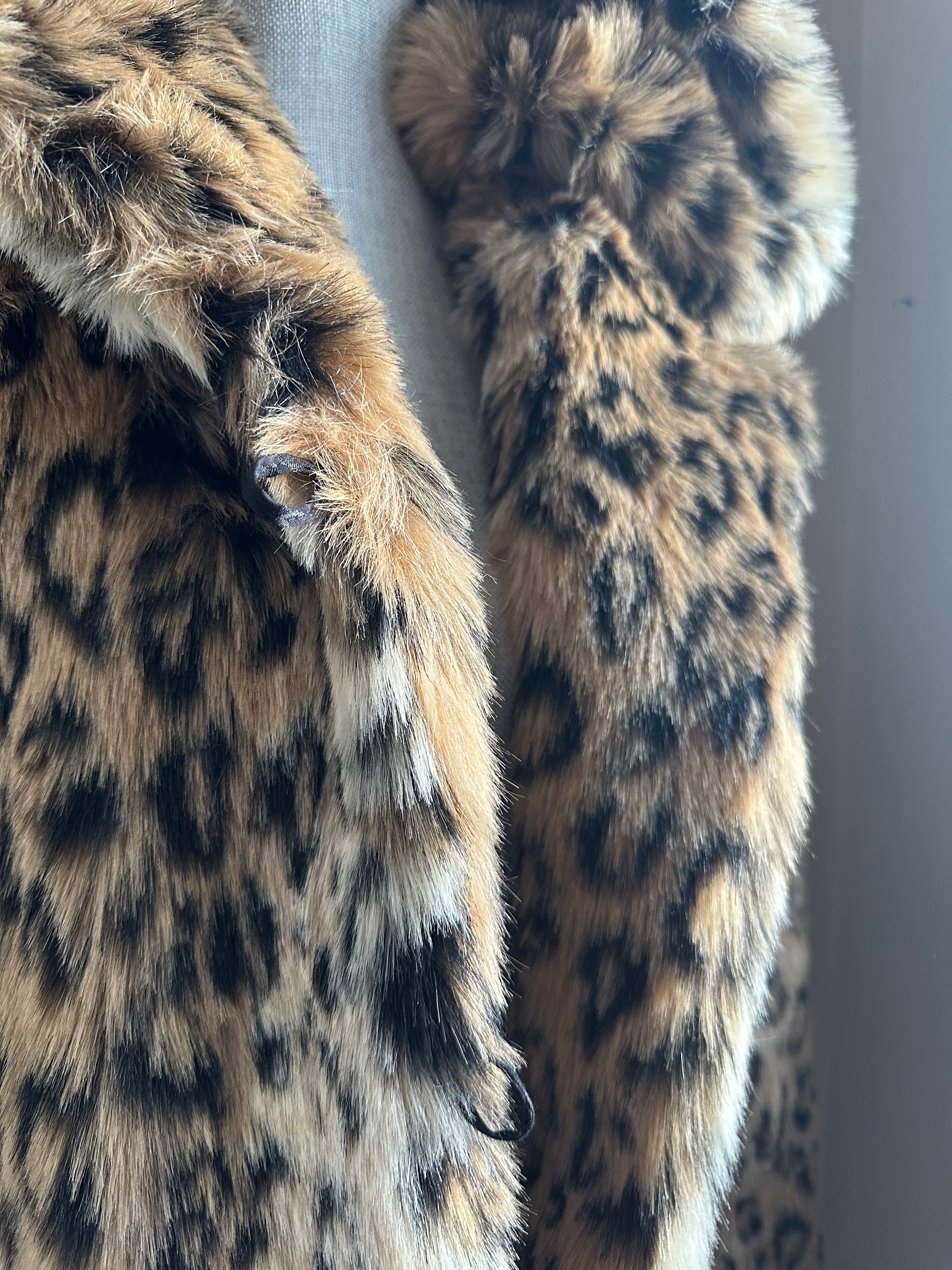 Spirithoods classic leopard faux fur hooded jacket size M brand new